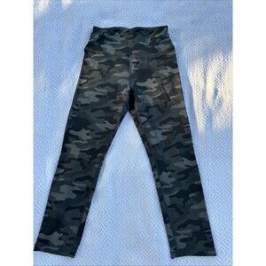 NWT Danskin Ladies Camouflage Capri Leggings Size Large S